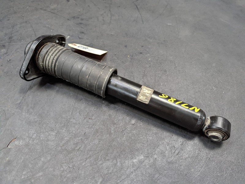 Rear Right Left Shock Absorber 2017 Nissan Pathfinder E6210-9NF0A 2016 2018 2019