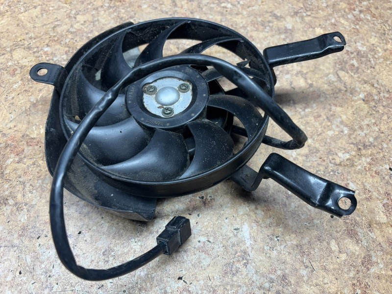 2005 Kawasaki ZR750K ZR750 ZR 750 K ZR7 Radiator Fan Motor Coolant Cooling D5