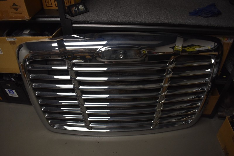 FREIGHTLINER CASCADIA CHROME GRILLE FACTORY OEM LOCAL PICKUP