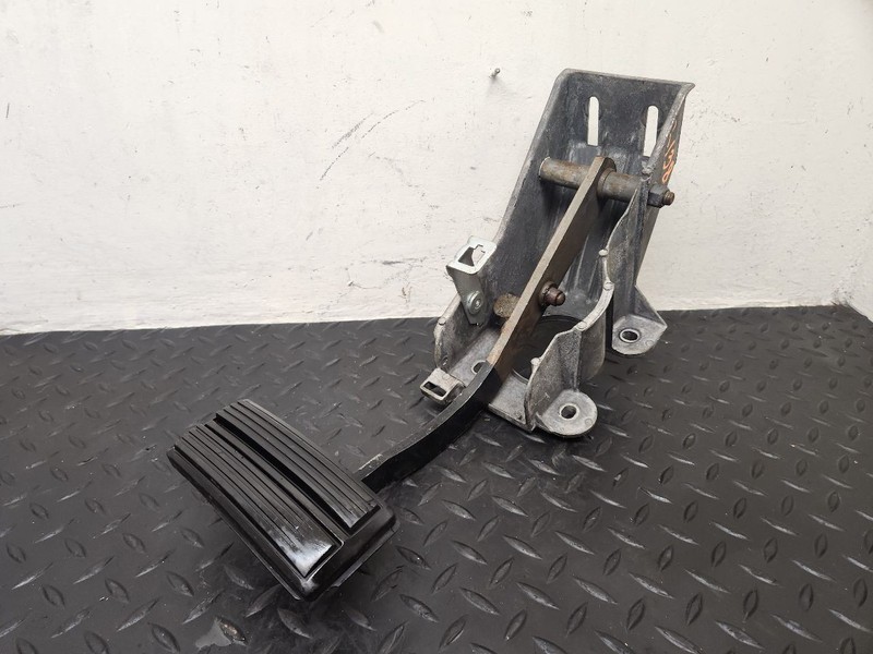 97-00 Chrysler Town & Country Brake Pedal W/ Bracket OEM 04721729