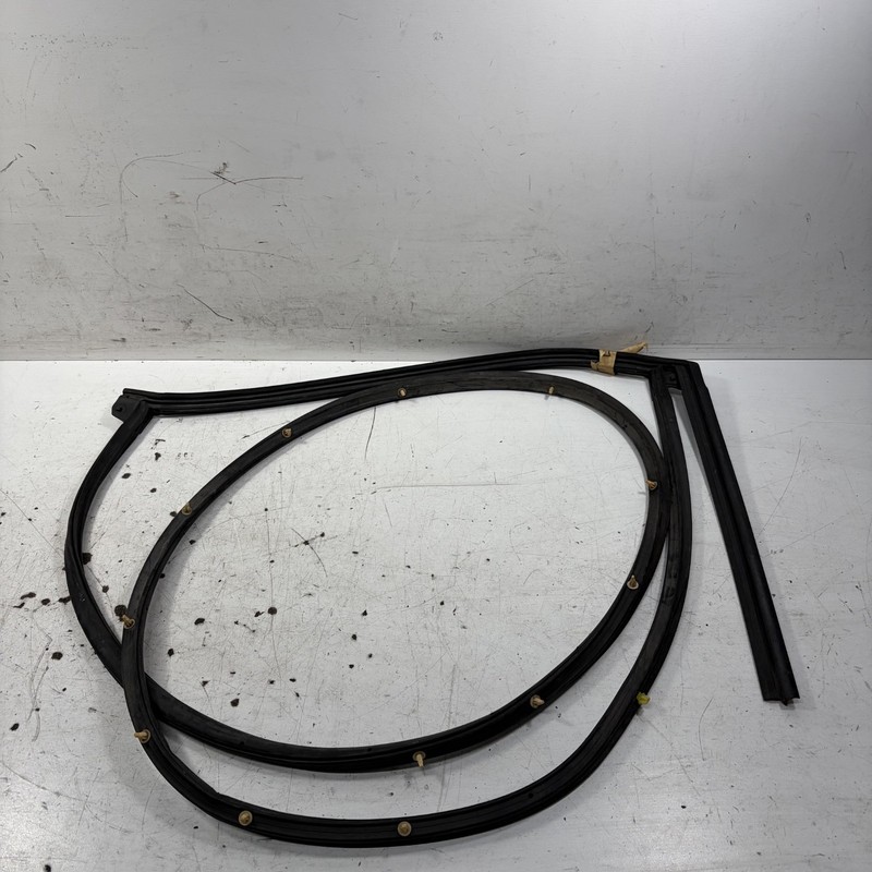 07-08 Honda Fit Left Rear Door Weatherstrip Seal On Door 72850-SAA-E01 OEM
