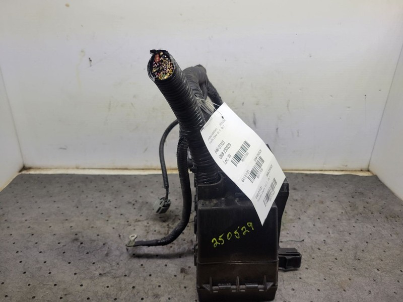 Fuse Box Engine VIN C 8th Digit Halogen Headlamps Fits 12-14 EDGE 1717829