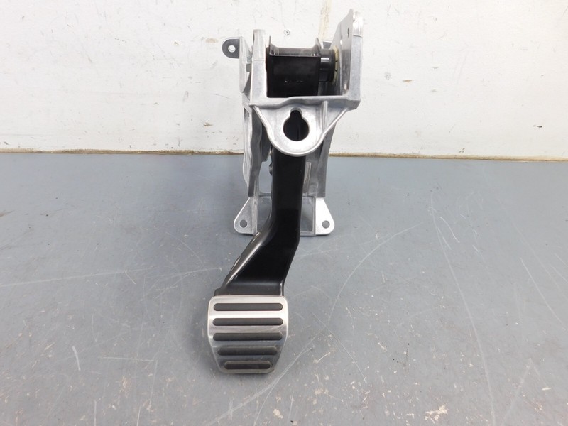 2018 17 18 20 Audi R8 V10 Plus Brake Pedal / Bracket #2429 Y1
