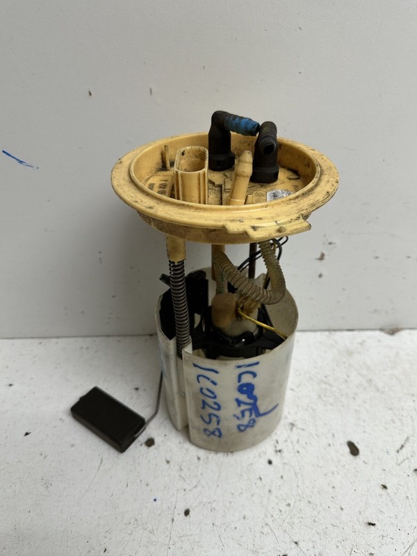 2012-2014 Volkswagen Jetta 2.0L Diesel Fuel Pump w Sending Unit & Bracket Oem