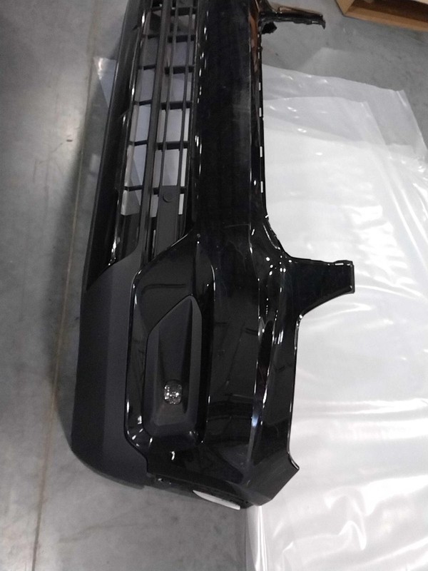 2020 Volvo XC40 Bumper Assembly Black OEM 314493404 67000 Miles Used