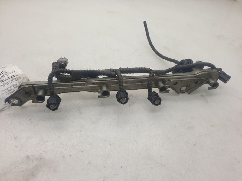10 LEXUS GX460 4.6L PASSENGER RIGHT FUEL INJECTION RAIL WITH REGULATOR