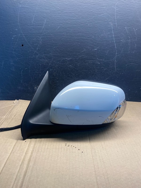 2007 to 2014 Volvo XC90 Left Driver View Door Trn Signal Mirror OEM AE2170 DW