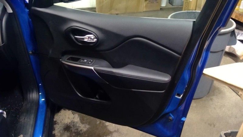 CHEROKEE2022 Passenger Right Front Door Trim Panel 1782158