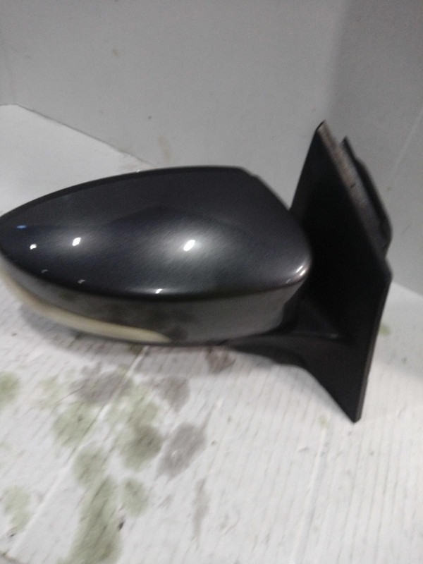 Used Right Door Mirror fits: 2016 Ford Focus power w/signal painted cap w/o heat