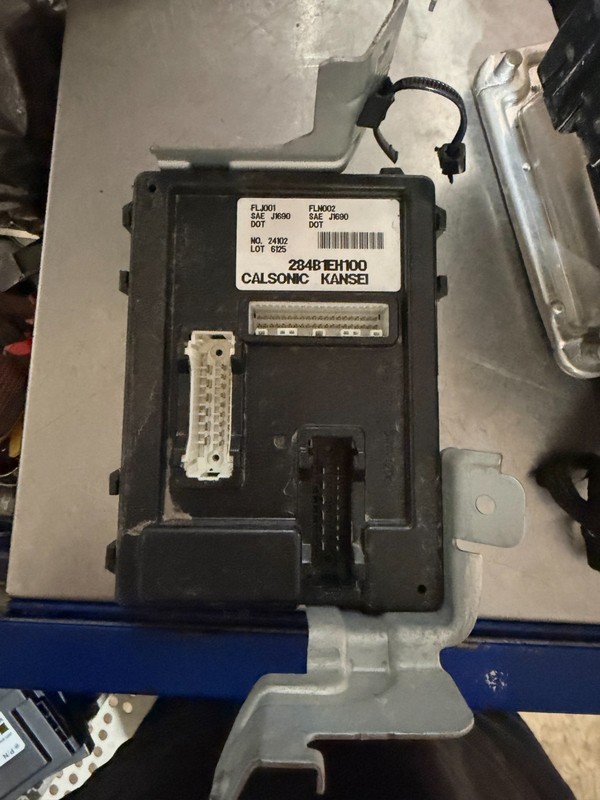 06 INFINITI M35 M45 OEM BODY CONTROL MODULE COMPUTER BCM 284B1EH100