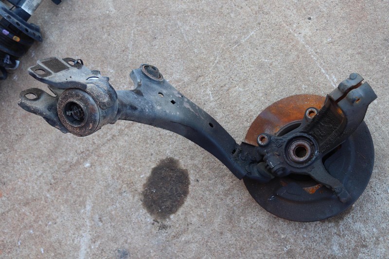 2014-2017 VOLVO XC60 FWD FRONT RIGHT SPINDLE KNUCKLE WHEEL HUB CONTROL ARM OEM