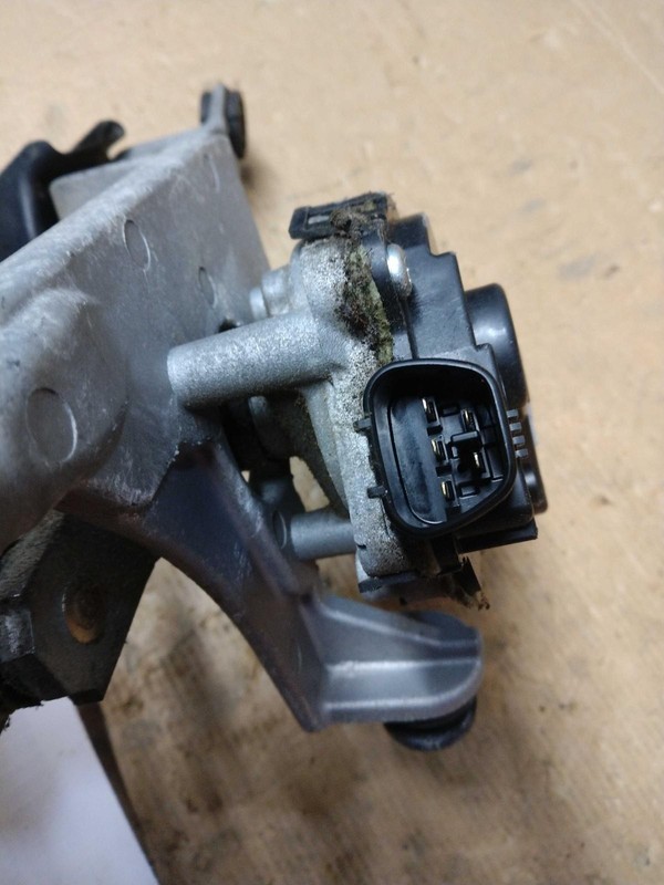 2016 Subaru Forester Wiper Motor OEM 86510SG010 148K Miles Red