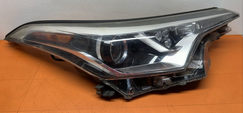 81110F404100 | 2018 2019 TOYOTA C-HR HALOGEN LED FRONT Right HEADLIGHT OEM RH