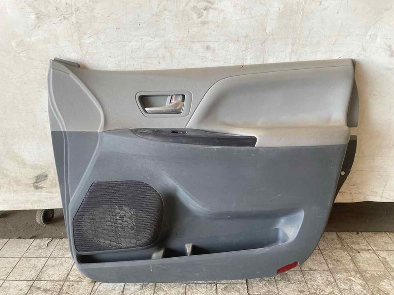Front Door Trim Panel TOYOTA SIENNA Right 18 19 20 17 16 15
