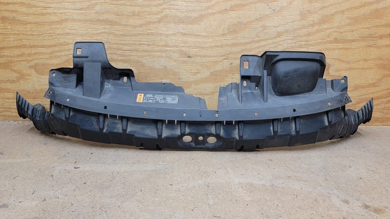 2014 2015 2018 Ford Fiesta Front Bumper Upper Bracket Filler Spacer Panel OEM *