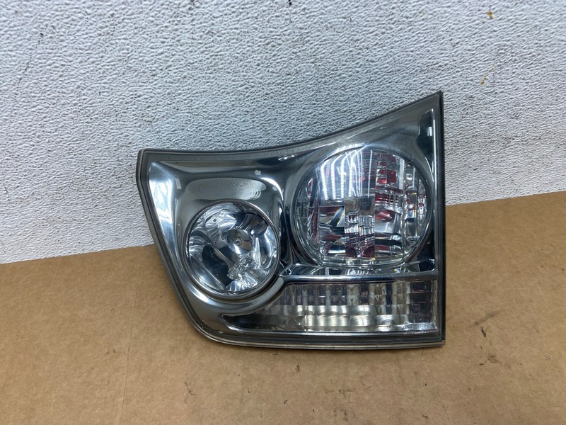 2004 to 2009 Lexus Rx350 RX330 Right Passenger Inner Tail Light OEM AE3114 LK