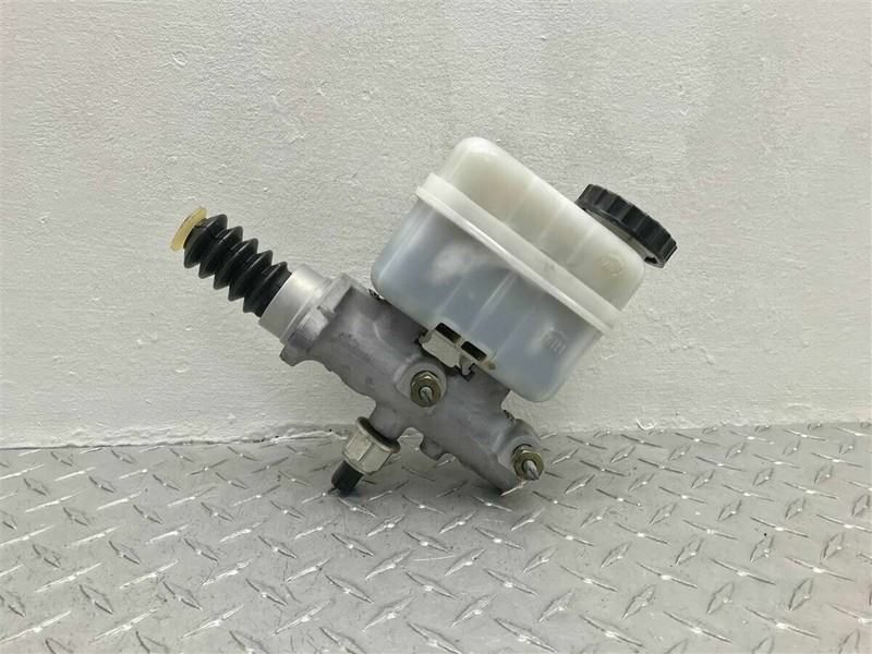 02-06 LINCOLN NAVIGATOR FORD EXPEDITION BRAKE MASTER CYLINDER OEM 2L1Z-2140-DA