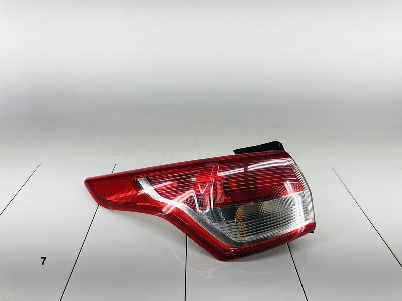 13-16 FORD ESCAPE REAR LEFT DRIVER SIDE OUTER TAIL LIGHT BRAKE LAMP OEM