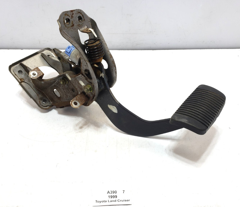 ✅ 98-07 OEM Toyota Land Cruiser J100 Front Brake Foot Pedal Assembly
