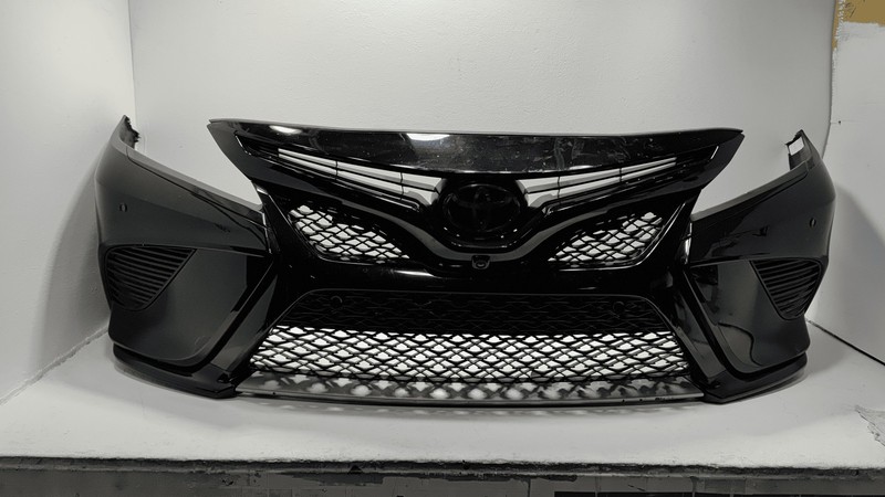 2018-2020 TOYOTA CAMRY XSE FRONT BUMPER COVER W/CAMERA & PARKING SENSORS 218 OEM