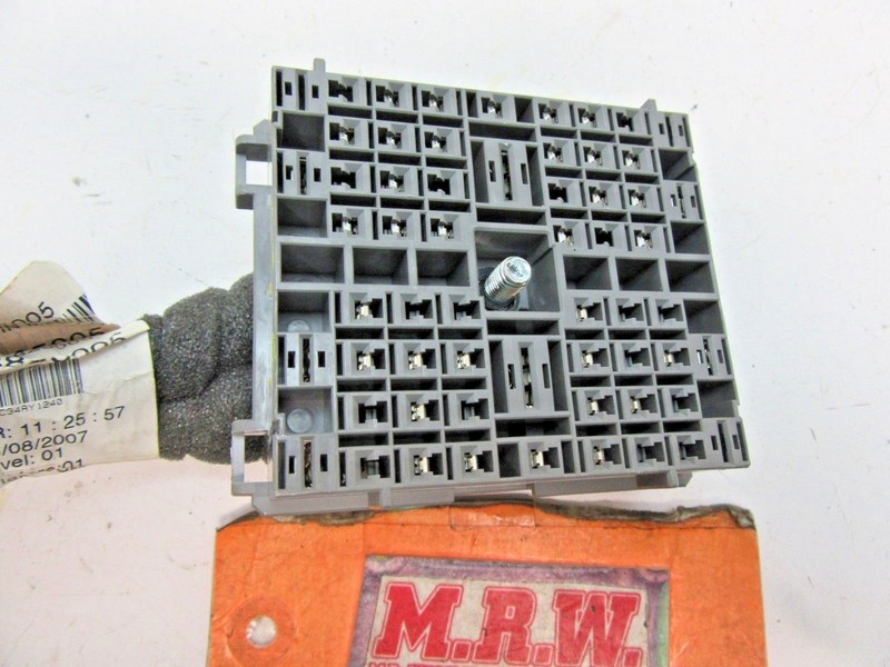 FUSE BOX RELAY FITS GREY WIRE PLUG CLIP OFF DASH MOUNTED 08-10 VUE 3.5L MOTOR