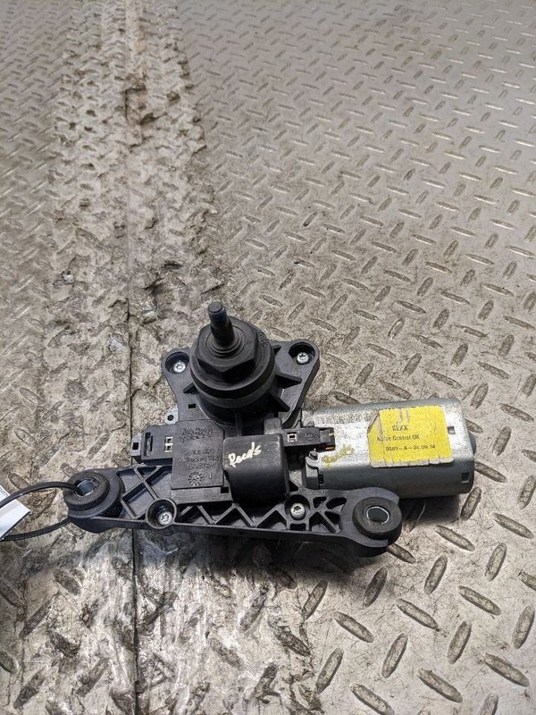 Rear Wiper Motor Fits 15-20 ESCALADE 1183989