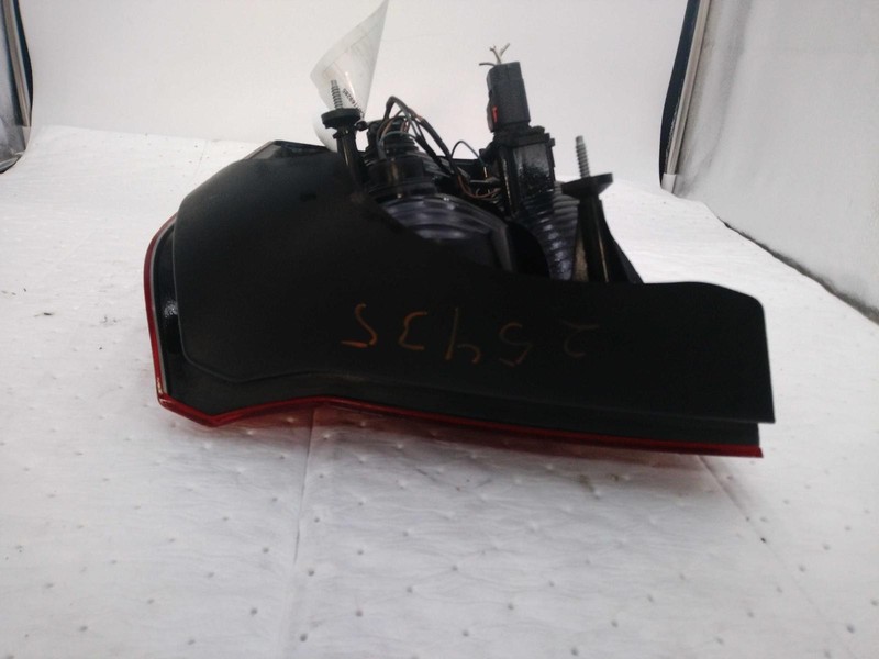 2010 Dodge Charger Left Tail Light Assembly White OEM 522768 Used 134k Miles
