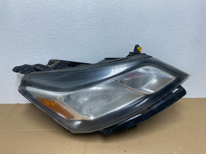 2013-2017 Chevrolet Traverse Right Passenger Side Halogen Headlight AB8100 DW