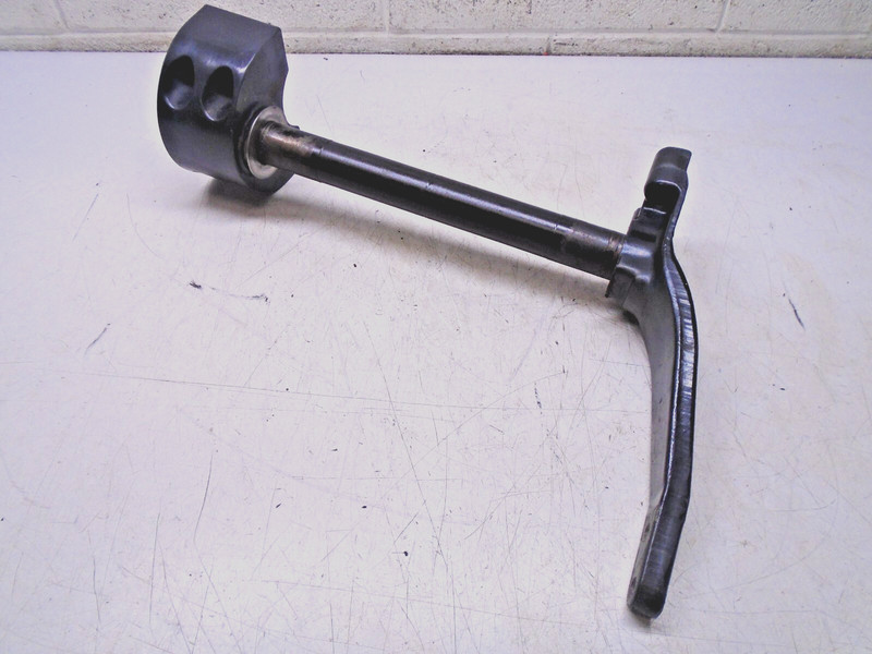 CB2 Johnson Evinrude Lower Mounting Bracket Steering Arm