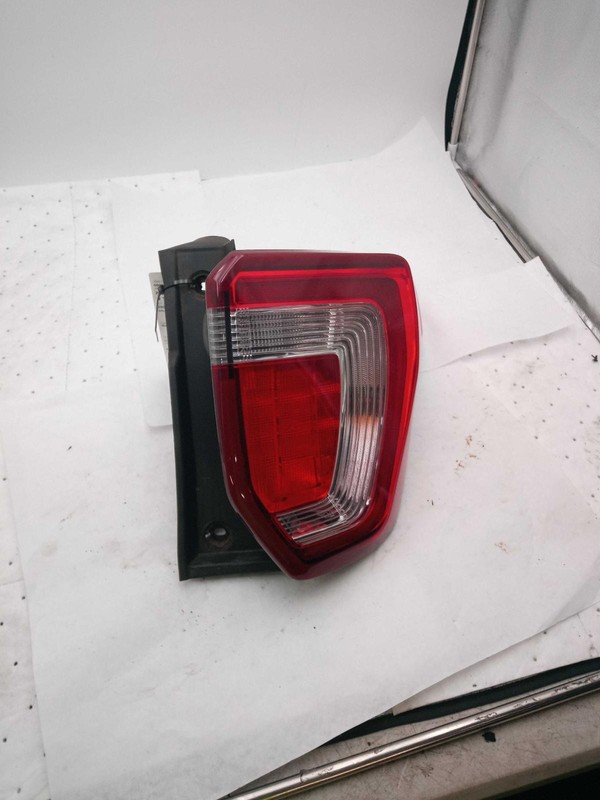 2017 Ford Explorer Right Tail Light Assembly - Grey - Used - 539016