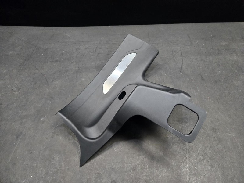 Rear Left Door Sill Plate 2018 Range Rover Velar J8A2-13245-AD8PVJ 2019 - 2022