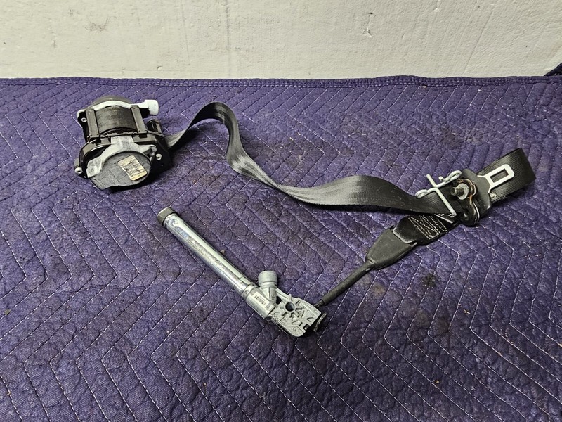 Used Front Right Seat Belt fits: 2014 Ford Focus bucket passenger retractor Fron