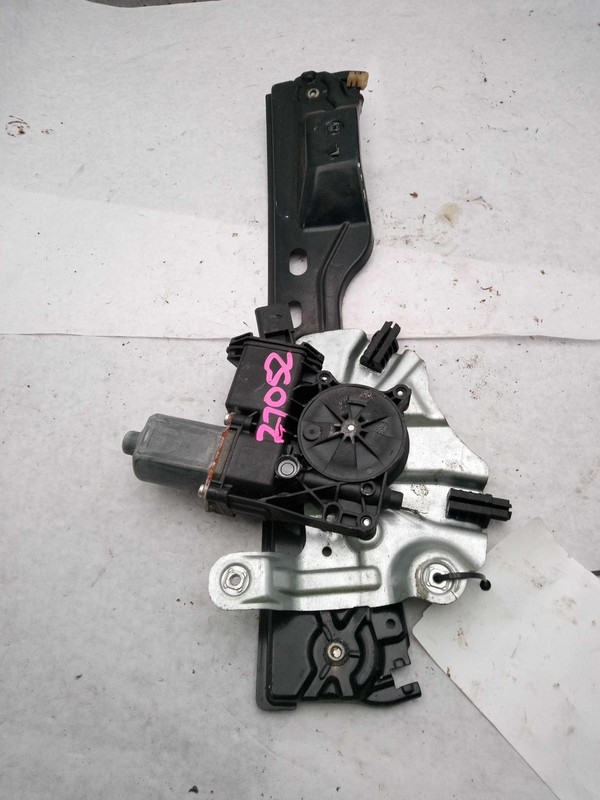 2015 Buick Verano Front Left Window Regulator OEM 161538 Used 122k Miles