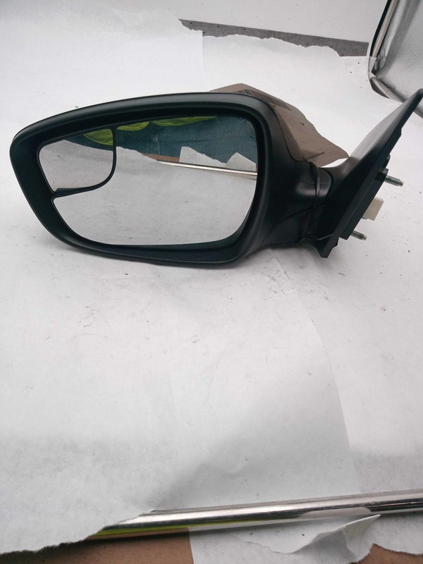 2016 Hyundai Elantra Left Door Mirror Black OEM 259547 Used with Scratches