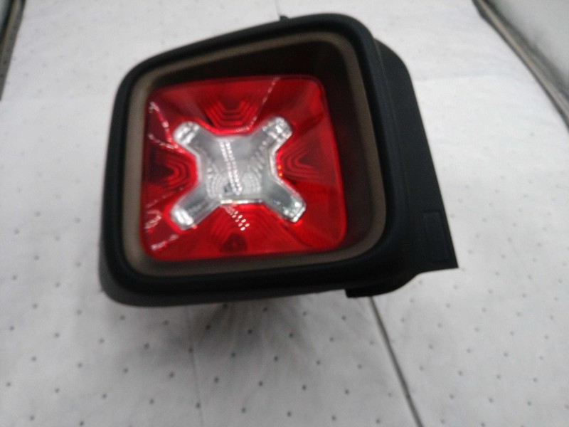 2016 Jeep Renegade Left Tail Light Assembly Green OEM 706740 124K Miles