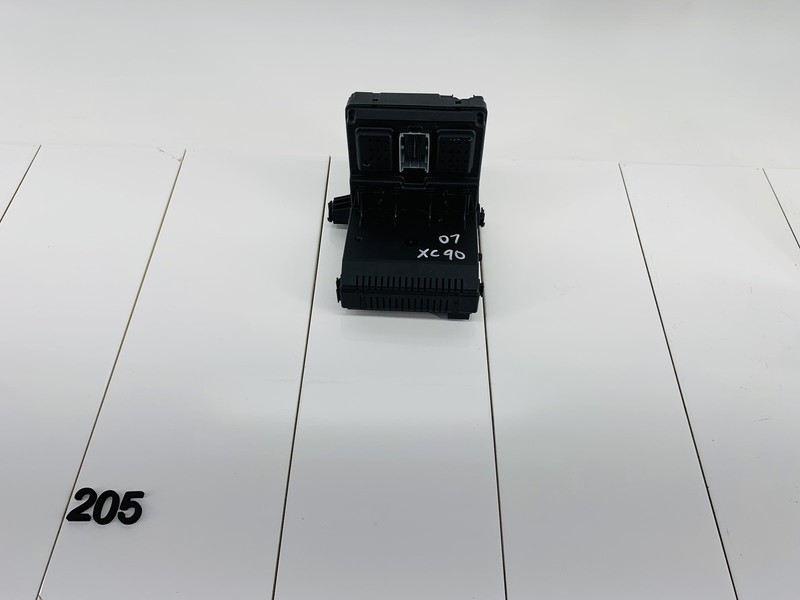 2007 VOLVO XC90 3.2L L6 GAS ENGINE CENTRAL FUSE RELAY BOX CONTROL MODULE OEM