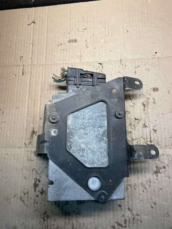 1997 to 1998 Ford F250 7.3L Diesel Driver Fuel Injector Control Module X8334 DG