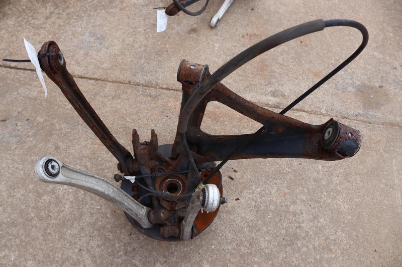 2003-2006 PORSCHE CAYENNE 4WD REAR RIGHT SPINDLE KNUCKLE WHEEL HUB W/ ARMS OEM