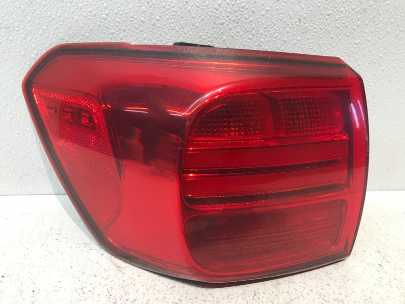 2015-2018 Kia Sedona LEFT Driver OEM Outer HALOGEN Tail Light Brake Lamp