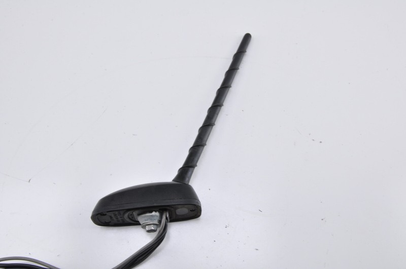 CHEVROLET TRAVERSE ACADIA ENCLAVE Radio Antenna Sdars OEM 2007 - 2010 *