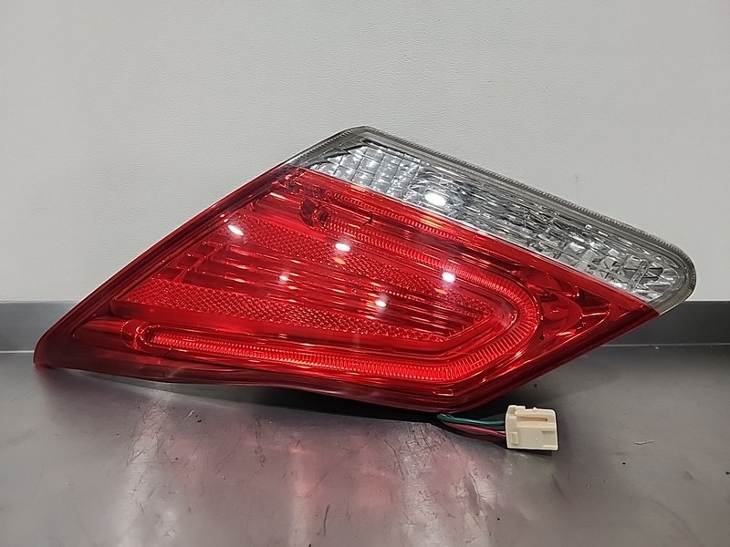 2011 - 12 Toyota Avalon TRUNK Lid INNER Lift GATE Tail Light Right PASSENGER OEM