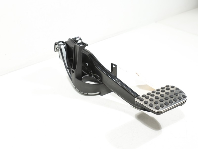 2012–2018 Mercedes CLS550 W218 Brake Pedal Stop Pad W/ Bracket A2042902101 OEM