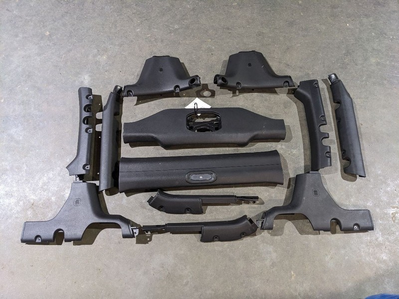 2018 - 2023 JEEP WRANGLER ROOF OVERHEAD REAR CENTER HEADER TRIM COVER PAN1181466