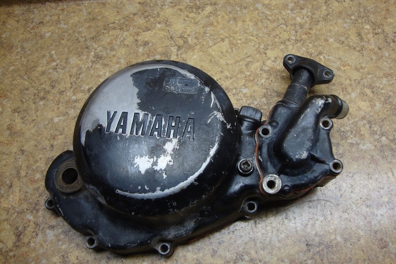 83 22W Yamaha Dirt Bike YZ80 YZ 80 Engine Clutch Cover Panel Water Pump Motor J9