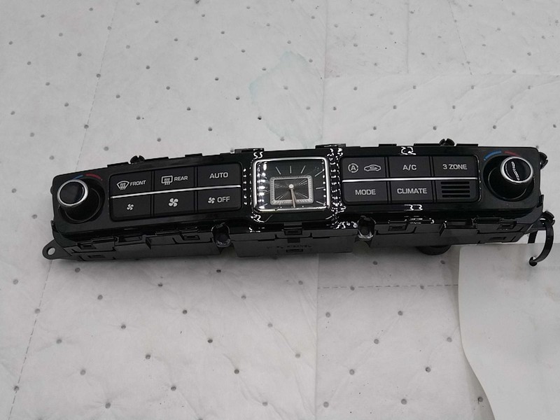 2015 Hyundai Equus A/C Selector Switch OEM 972503N800 White 82K Miles
