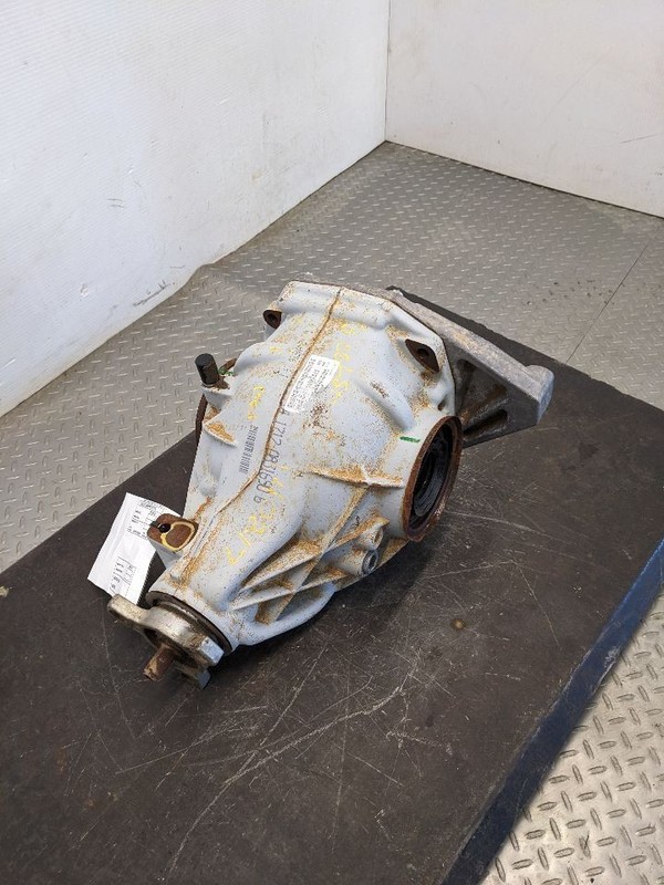 Carrier Rear AWD 5.7L 3.06 Ratio Fits 09-14 300 1182523