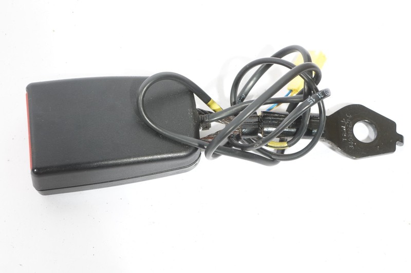 08-11 MERCEDES BENZ C300 W204 FRONT LEFT DRIVER SEAT BELT SEATBELT BUCKLE OEM