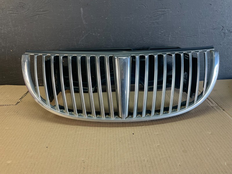 1998 to 2002 Lincoln Town Car Front Upper Grille Grill Chrome W/Emblem ae3545 DG