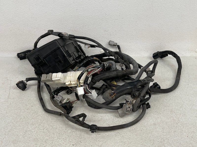 ⭐2002-2010 LEXUS SC430 FRONT RIGHT ENGINE BAY FUSE BOX W/WIRE HARNESS LOT2380