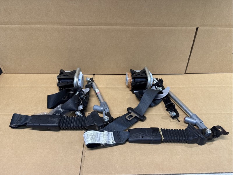 2010-2015 Hyundai Tucson Front Seat Belts Seatbelt Retractor Driver Passenger